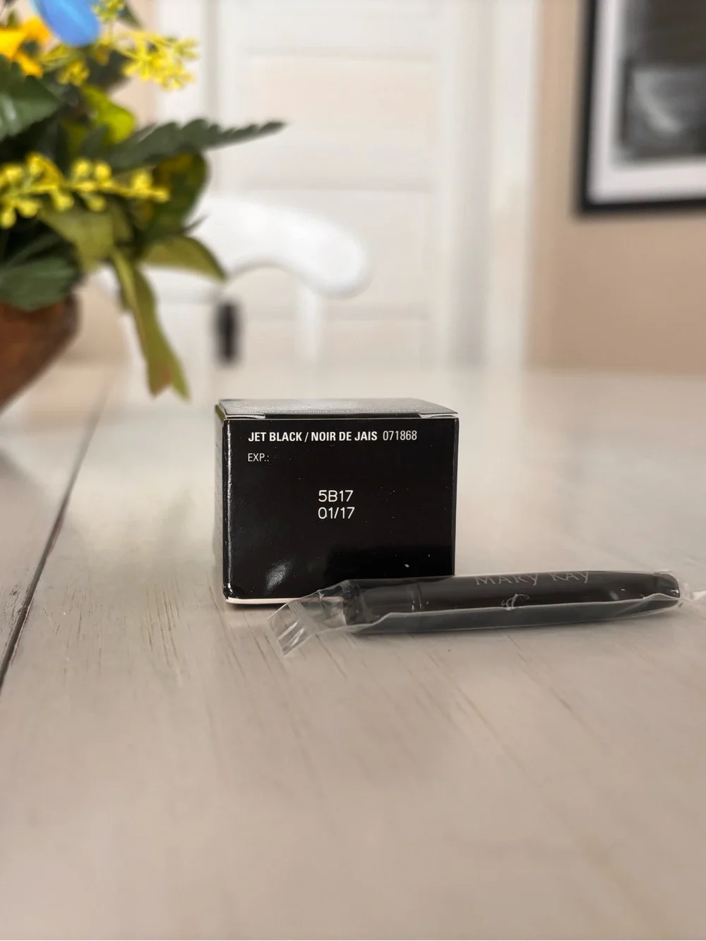 Mary Kay Black Gel Eyeliner - Intense Black Finish